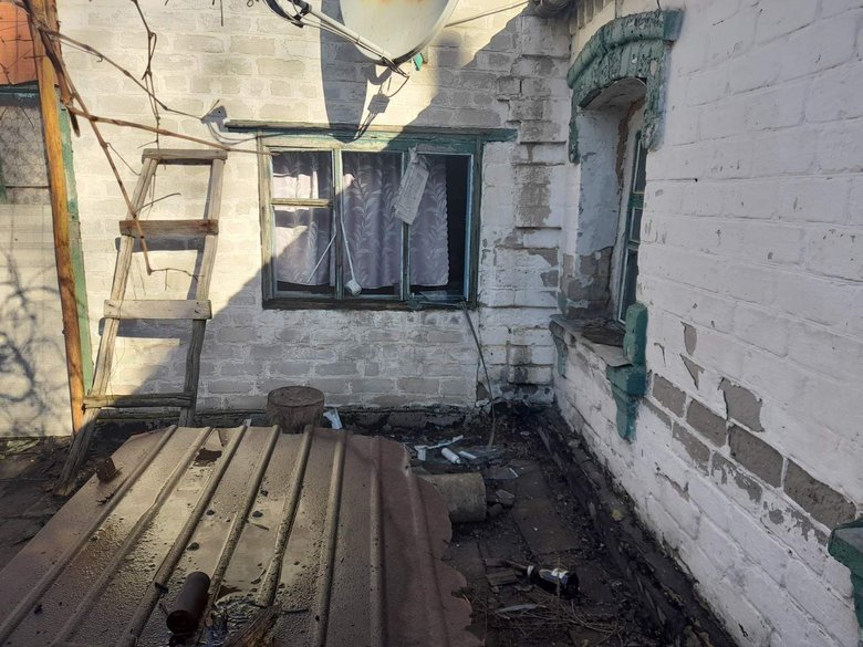 Последствия утреннего обстрела войсками РФ окрестностей Марьинки 02