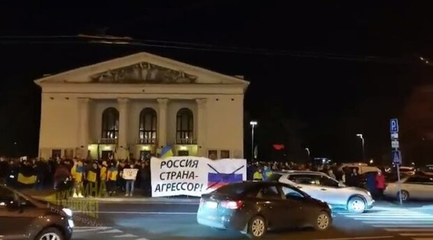 Пуй тобі, а не Маріуполь, - акция против агрессии РФ 03