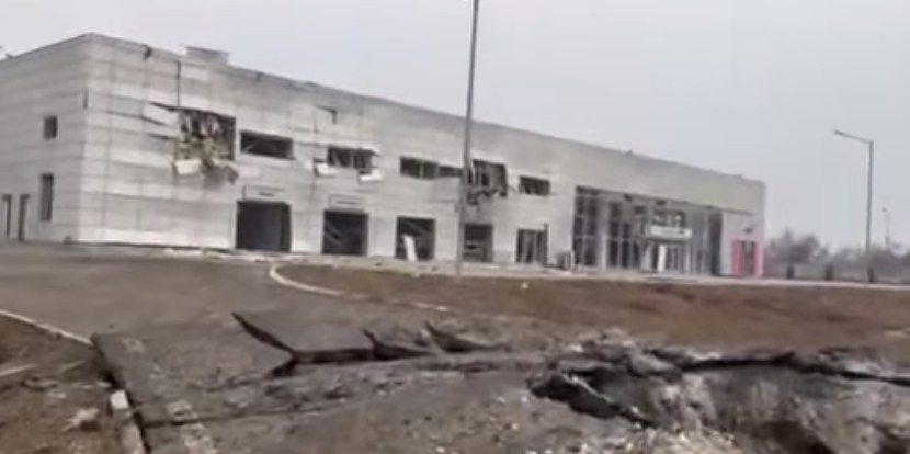 Российская крылатая ракета уничтожила автосалон BMW в Николаеве dqxikeidqxidqeant