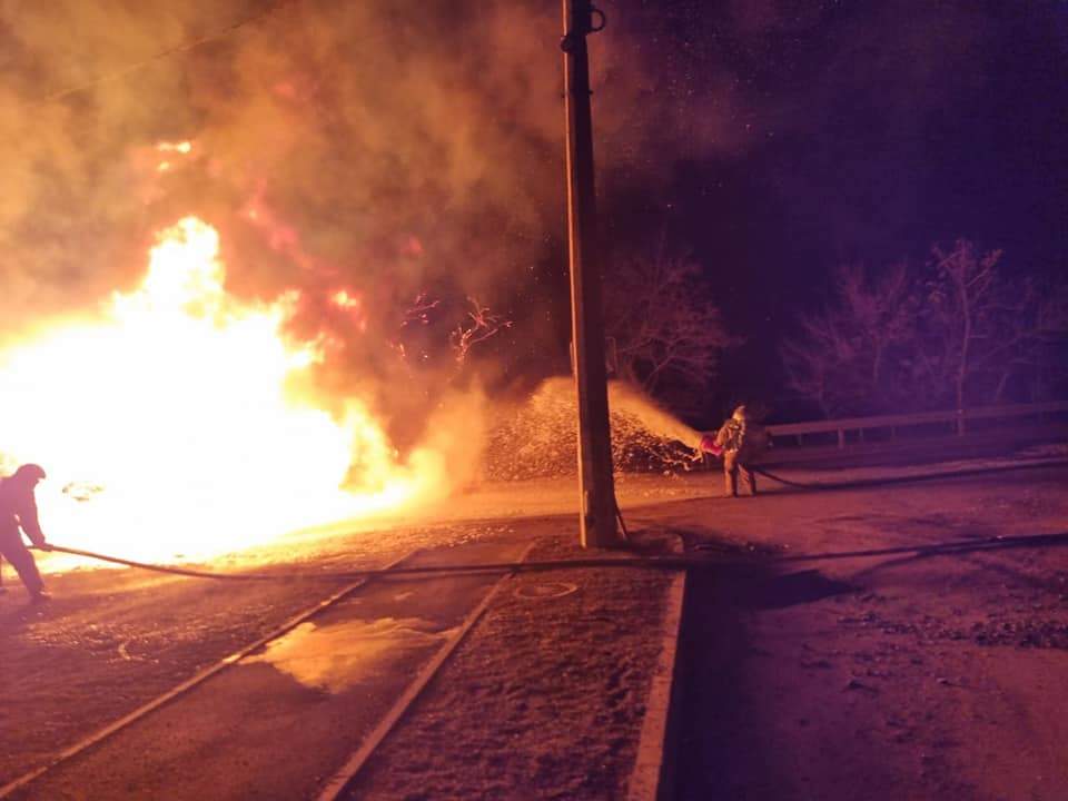 Топливо разлилось и загорелось Топливо разлилось и загорелось