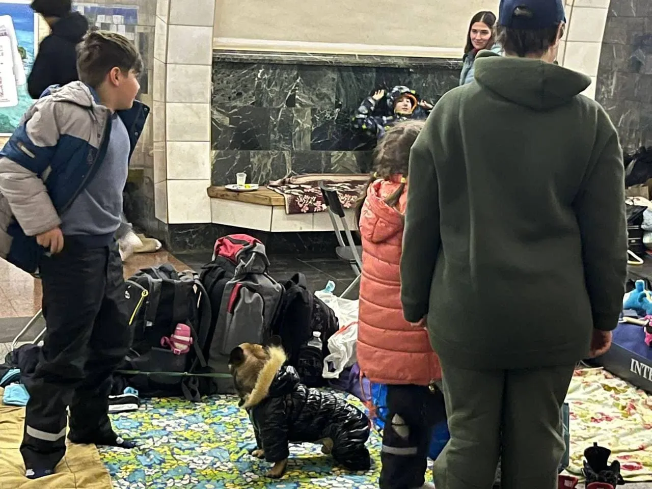 Метрополитен превратился в бомбоубежище.