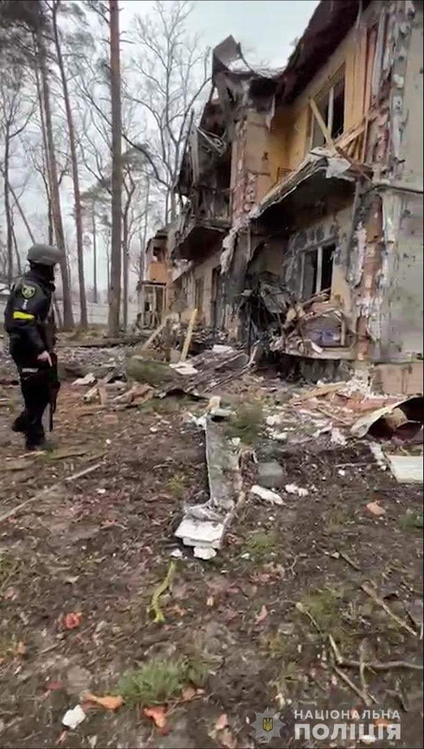 Наслідки авіаударів по Ірпеню Наслідки авіаударів по Ірпеню dqxikeidqxiqdzant