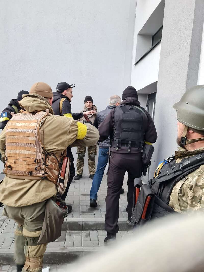 Возможно, это изображение (5 человек и на открытом воздухе) dqxikeidqxidqeant