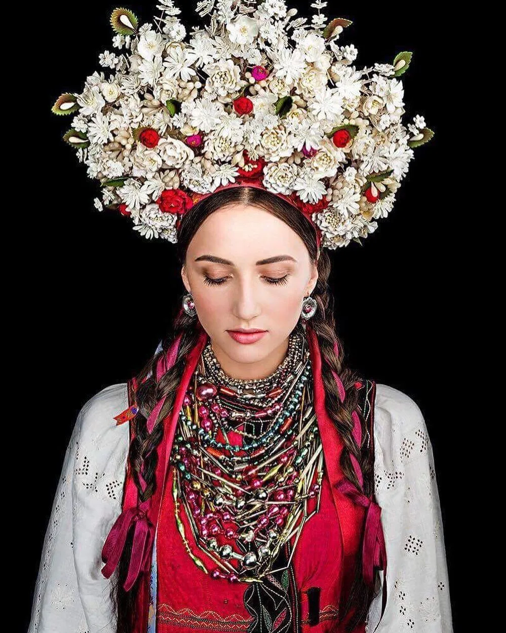 Анна Ризатдинова в украинском костюме. dqxikeidqxidqrant