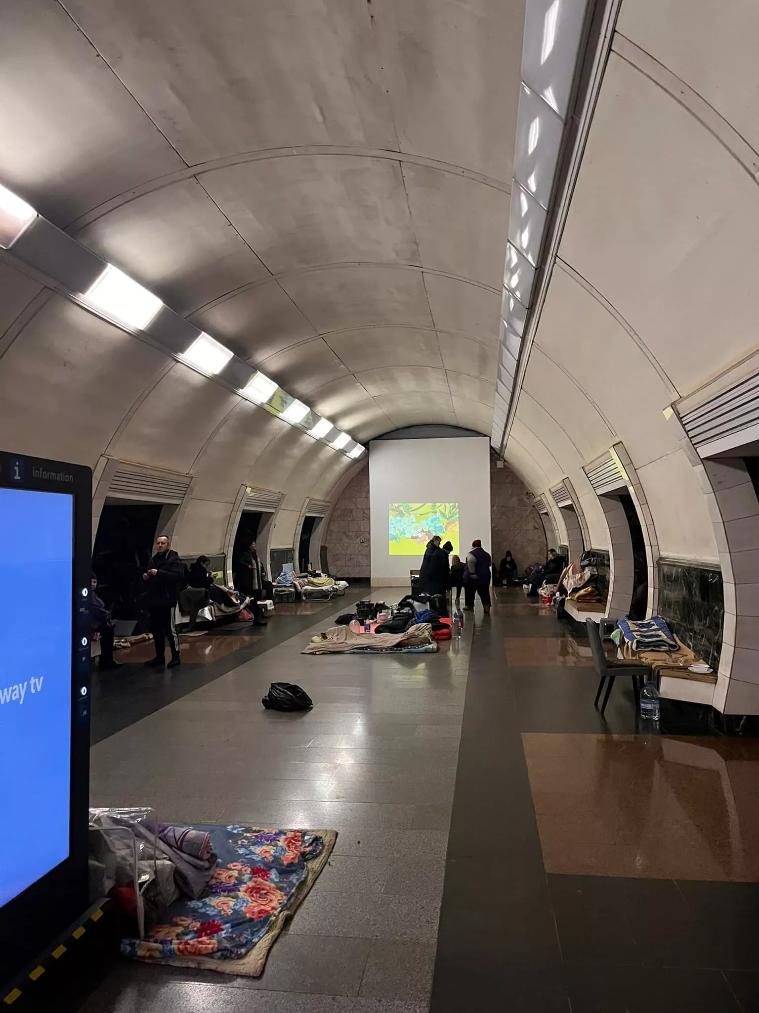 В метро для детей устроили кинотеатр / Коллаж