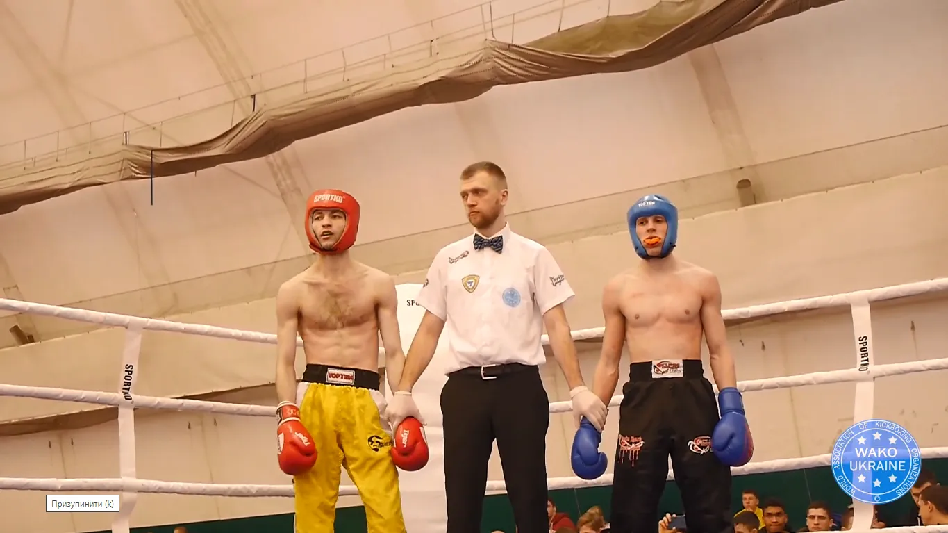 Евгений Звонок (справа)