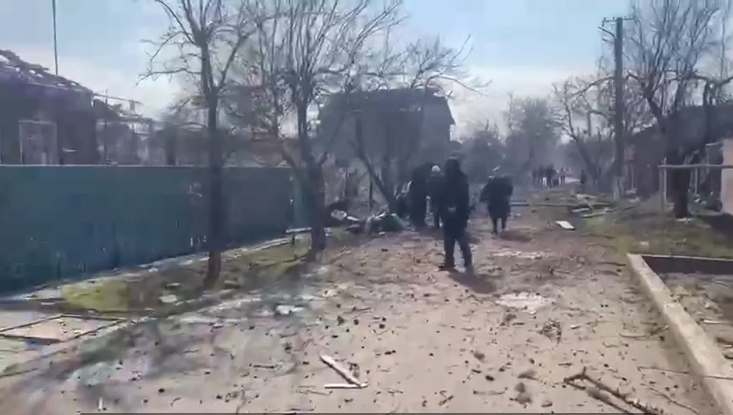 Во время обстрела здесь работали спасатели ГСЧС dqxikeidqxidqrant