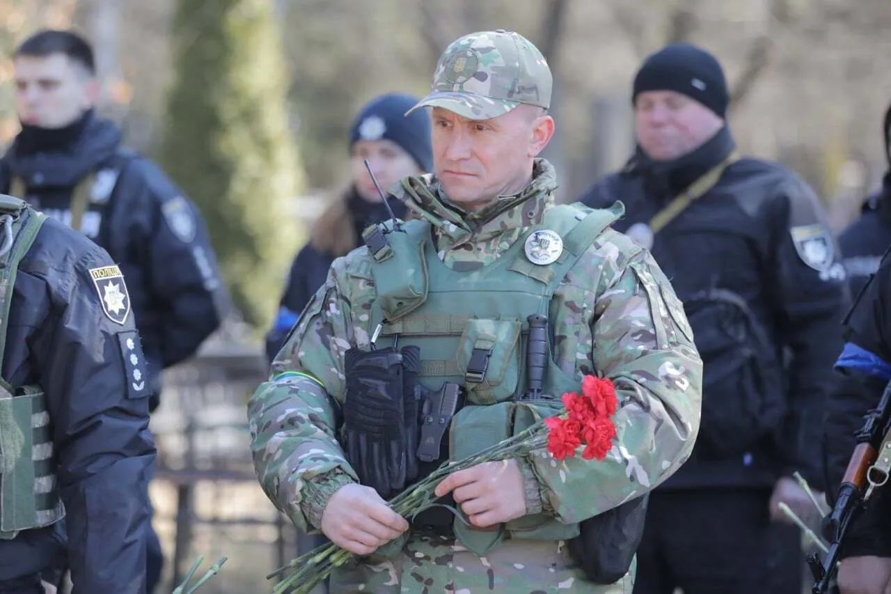 Правоохранители провели погибшего в последний путь.