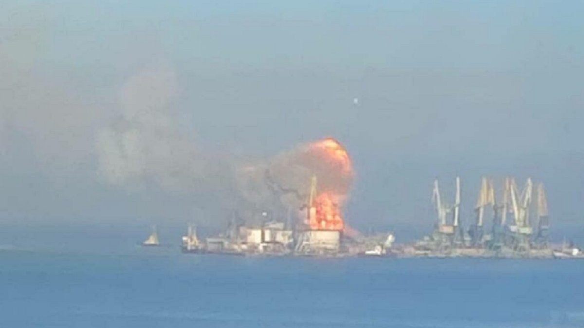 У порту Бердянська ЗСУ знищили ворожий десантний корабель dqxikeidqxidqrant