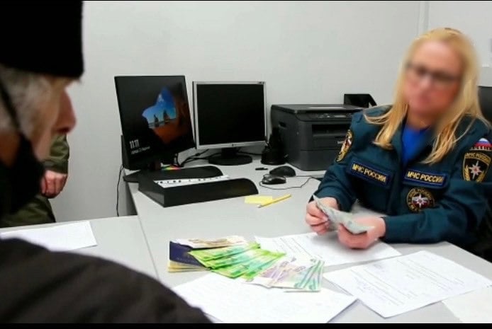 Российские оккупанты пытаются подкупить рублями населения в Геническе, - прокуратура 01 dqxikeidqxidqeant