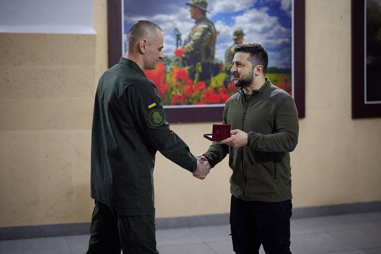 Зеленский наградил бойцов Нацгвардии, отличившихся в боях с российским агрессором