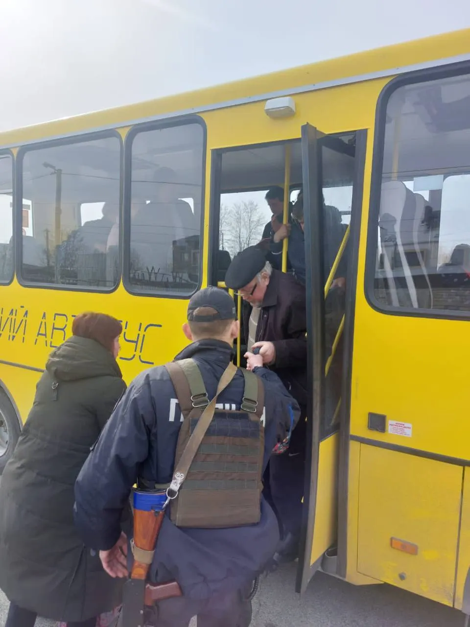 Полицейские обеспечили безопасность граждан во время эвакуации. dqxikeidqxidqeant