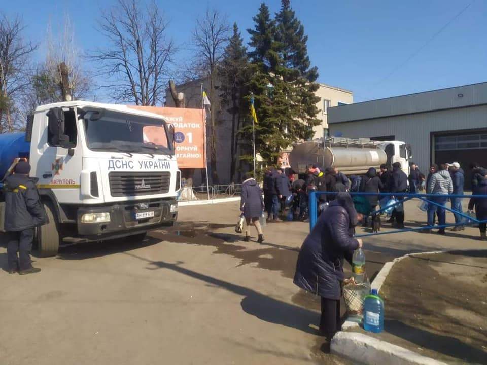 У Вугледарі рятувальники організували підвіз води до міста dqxikeidqxidqrant