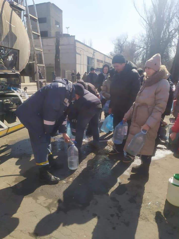 У Вугледарі рятувальники організували підвіз води до міста