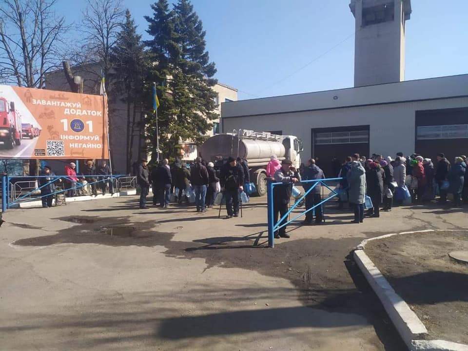 У Вугледарі рятувальники організували підвіз води до міста