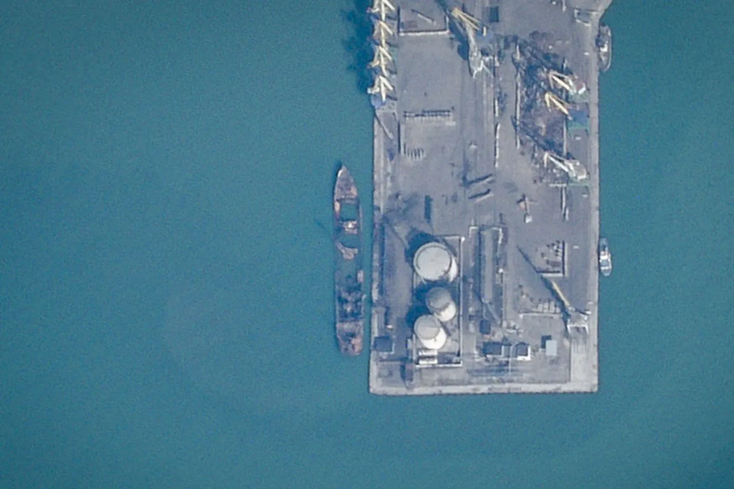 Журналистка показала затопленный большой десантный корабль оккупантов dqxikeidqxidqrant