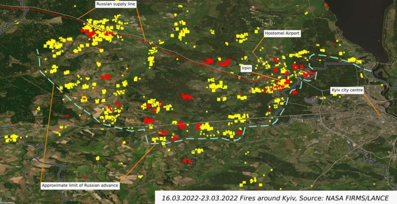 Учасники звільнення Ірпеня біля обстріляного місцевого управління поліції. Фото: Фейсбук Олександра Фацевича, генерала МВС і керівника операції.