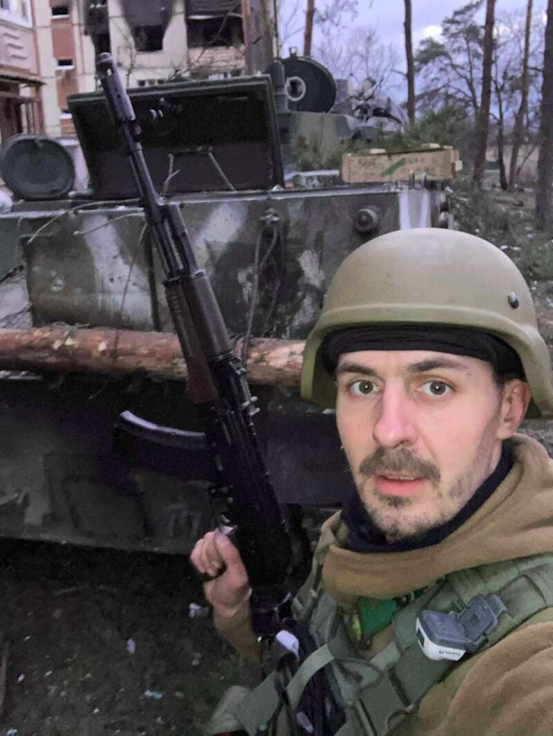 Якщо навколо центра Києва провести умовне коло радіусом в 25 км, то на лінії цього кола опиниться Ірпінь. Там ворог мав бути зупинений. Графіка Наді Кельм