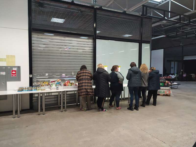 Украинцам дают питание и основные средства гигиены