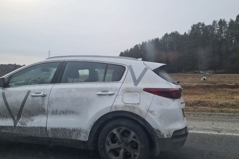 Российские захватчики вывозят из Беларуси угнанные в Украине авто 07