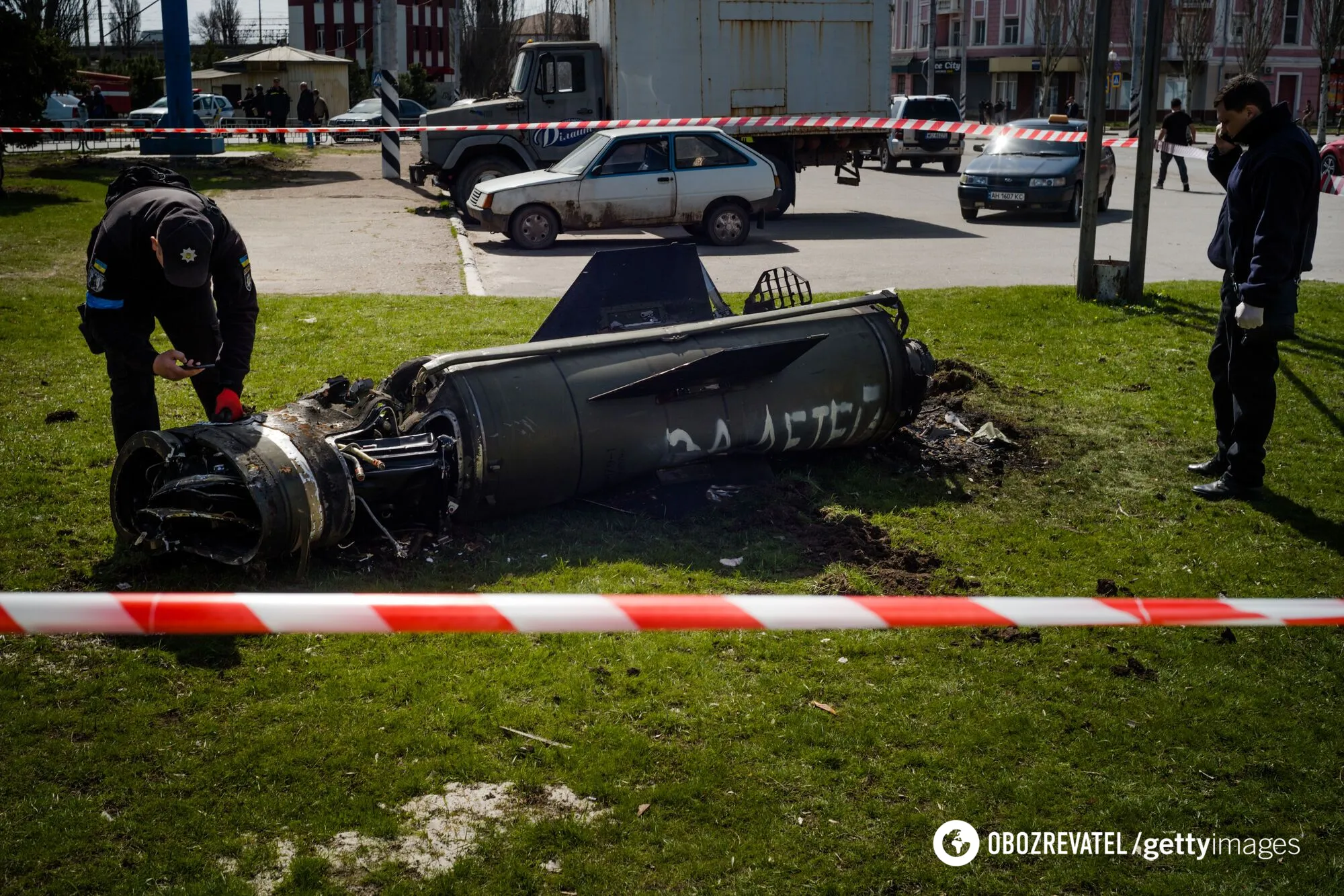 Остатки ракеты, попавшие в вокзал