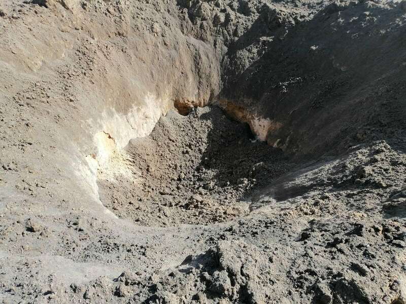 Такую воронку оставил после себя российский снаряд