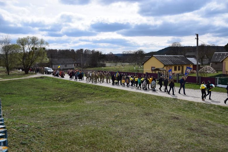Тернопольщина простилась с погибшим 38-летним воином Сергеем Грищуком, вернувшимся из Польши, чтобы защищать страну 06