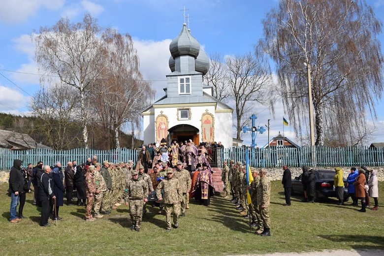 Тернопольщина простилась с погибшим 38-летним воином Сергеем Грищуком, вернувшимся из Польши, чтобы защищать страну 09