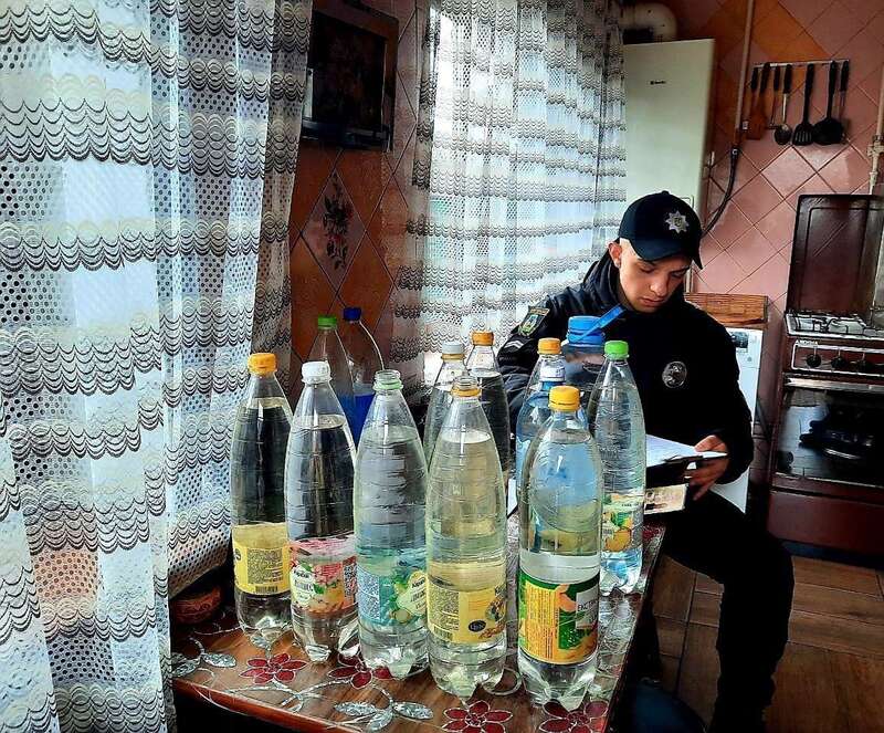 У мужчины нашли 24 литра самогона. dqxikeidqxidqrant