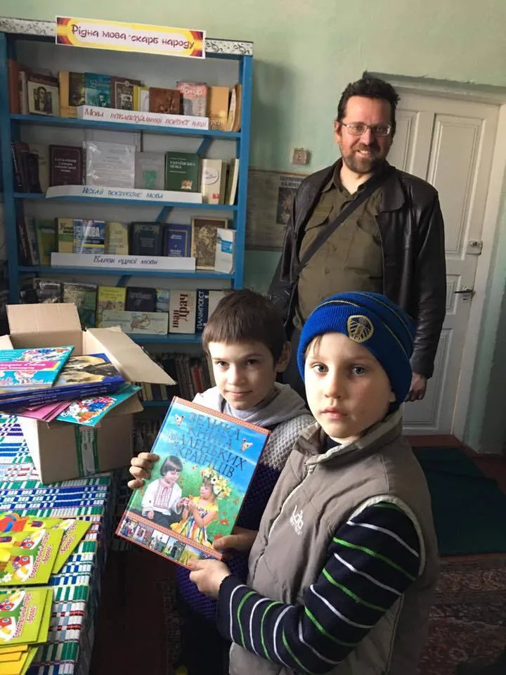 Максим Козачина помогал детям