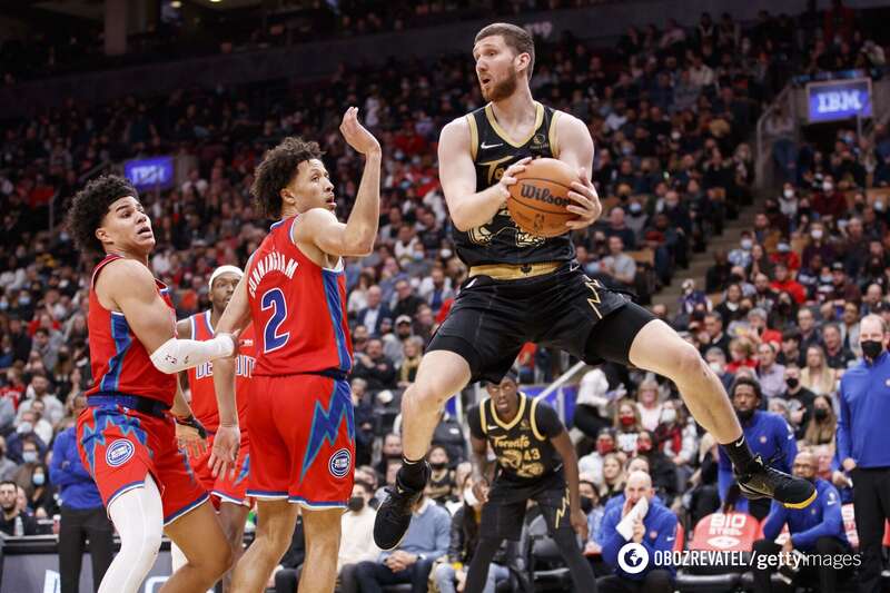 Святослав с мячом