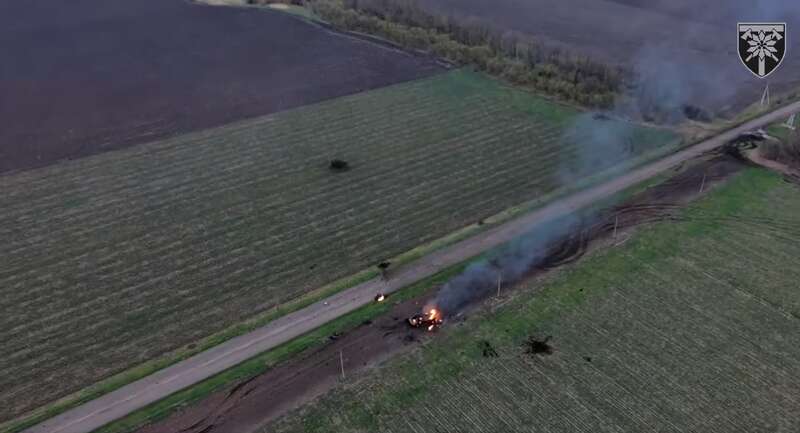 Российская БМП ехала по засеянному полю dqxikeidqxidqrant