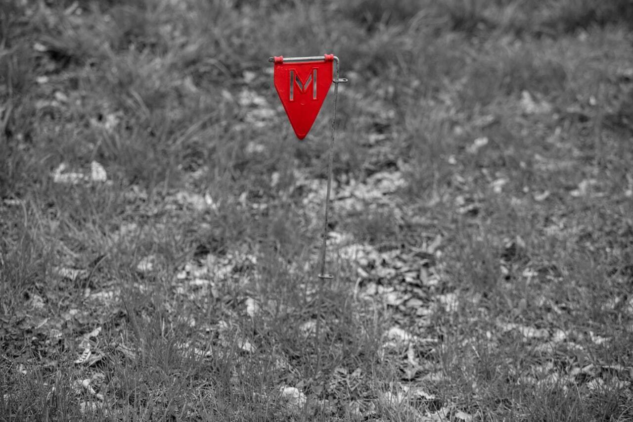 Местность продолжают разминировать.