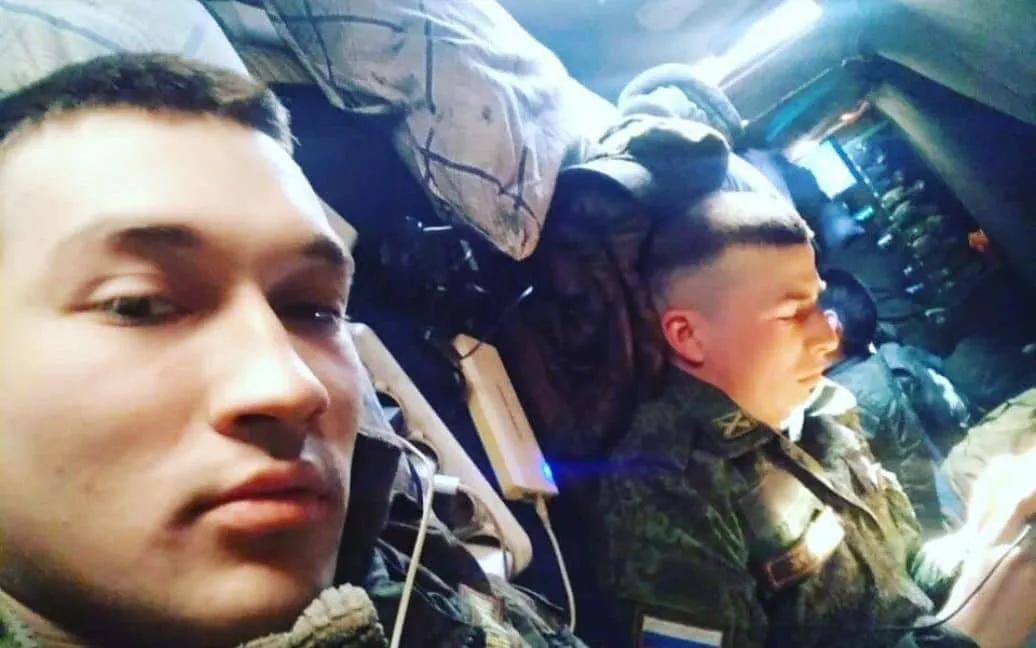 Арестович показал фото садистов среди российских оккупантов