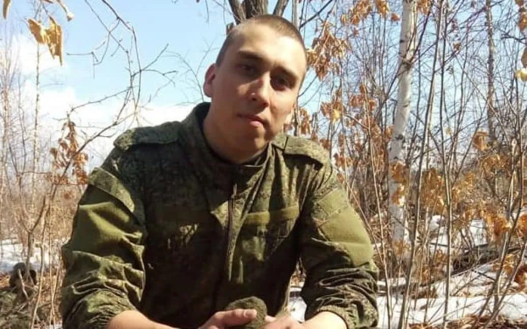 Арестович показал фото садистов среди российских оккупантов