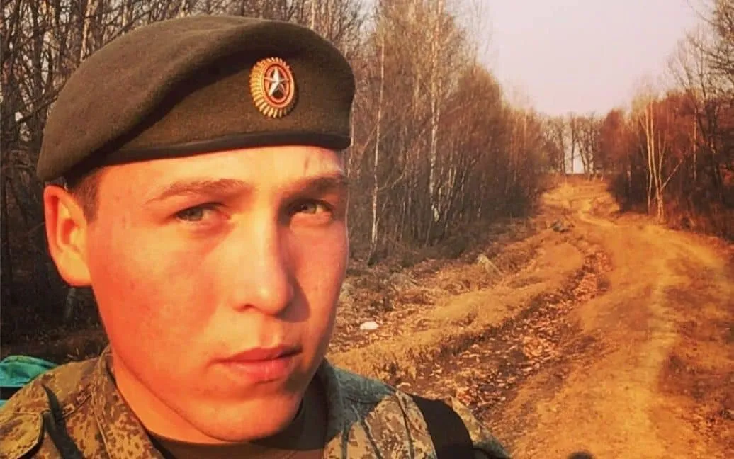 Арестович показал фото садистов среди российских оккупантов