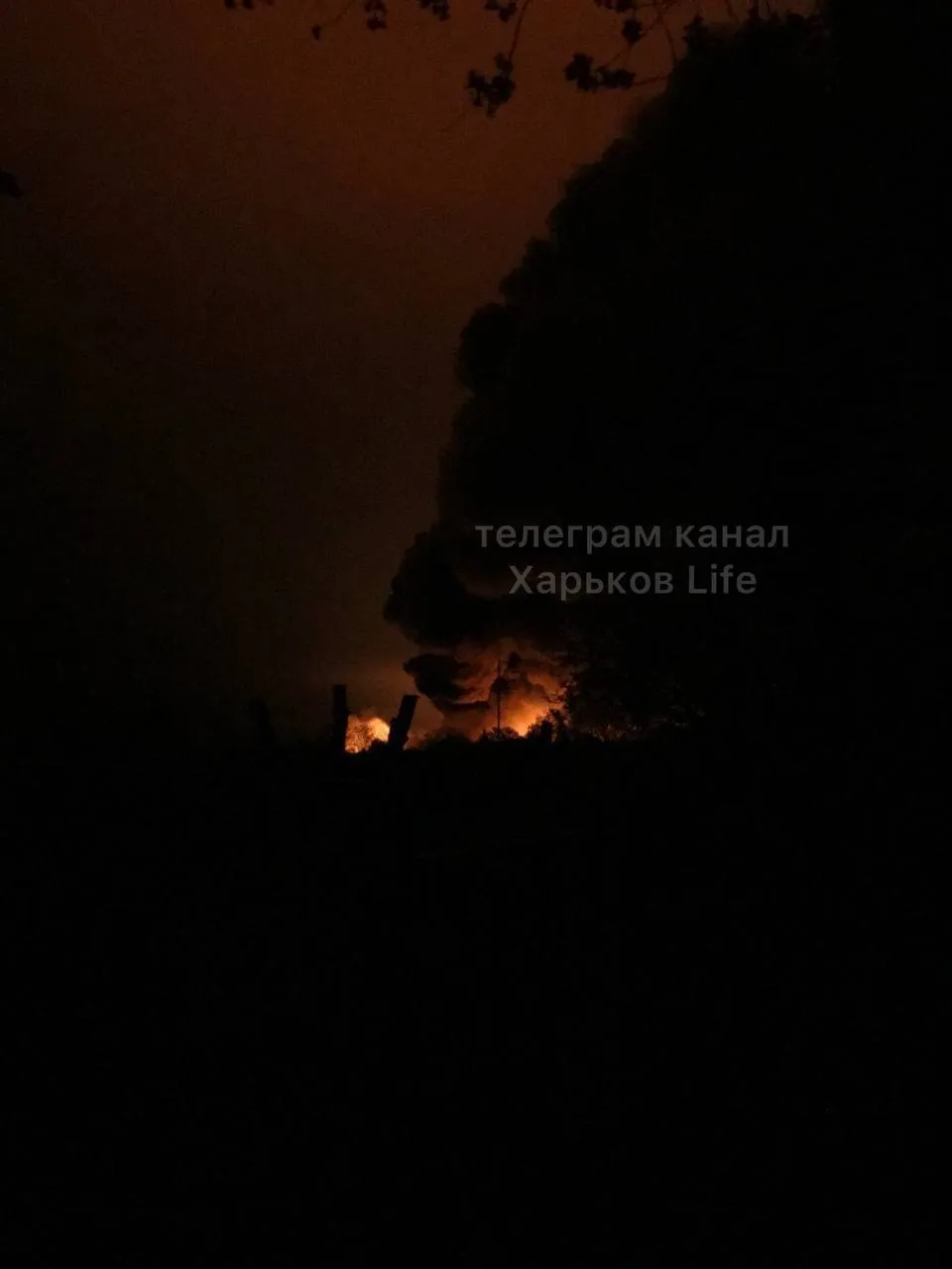 В городе начался сильный пожар.
