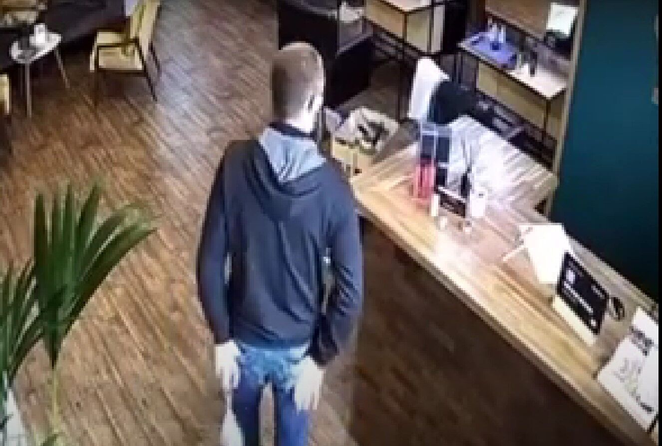 Злоумышленник воспользовался отсутствием администратора. dqxikeidqxidqrant