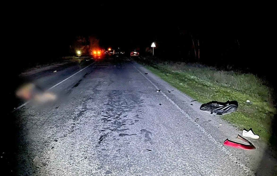 В результате аварии погибли водитель и пассажирка мотороллера. dqxikeidqxidqeant