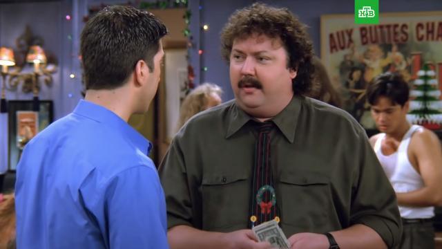 Майк сыграл управляющего дома в "Друзьях"