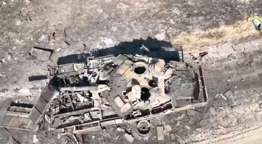 Российский Т-90М после встречи с ВСУ. dqxikeidqxidqeant