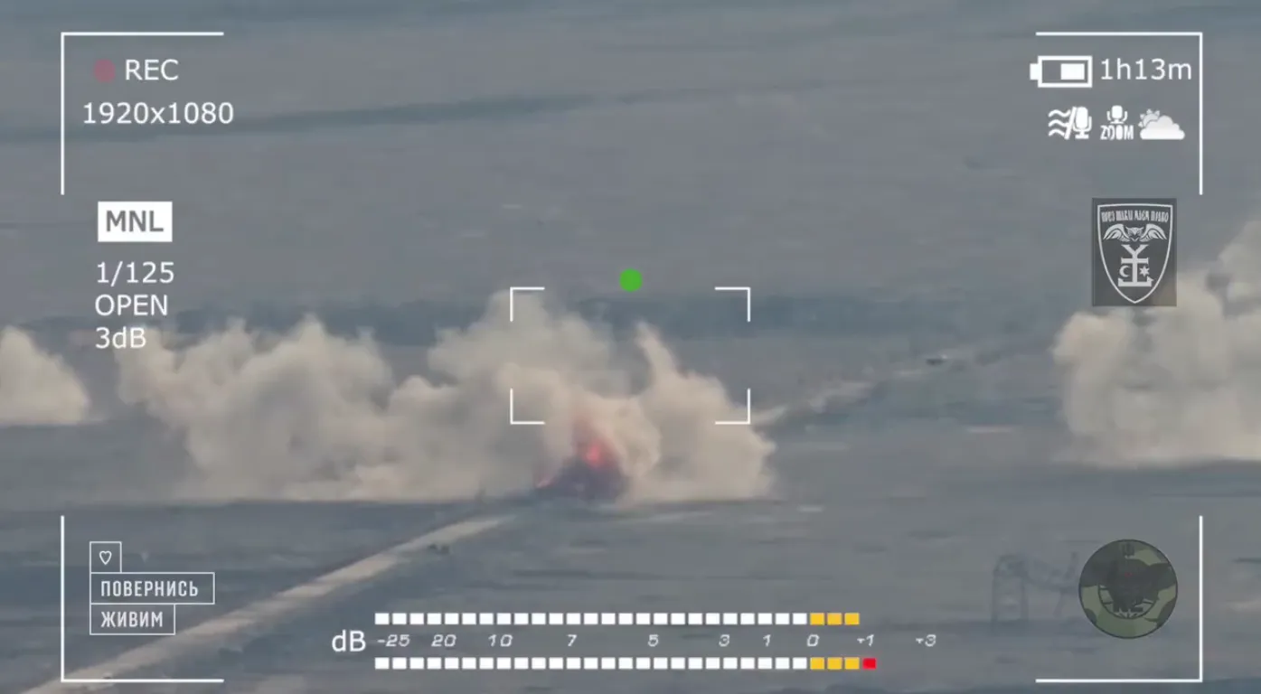 Украинские воины уничтожают вражескую технику dqxikeidqxidqrant