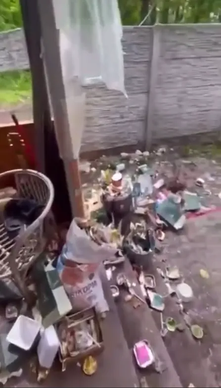 Где бы они не появились – устраивают настоящую свалку, в которой и живут, пока их не выкурят украинские воины