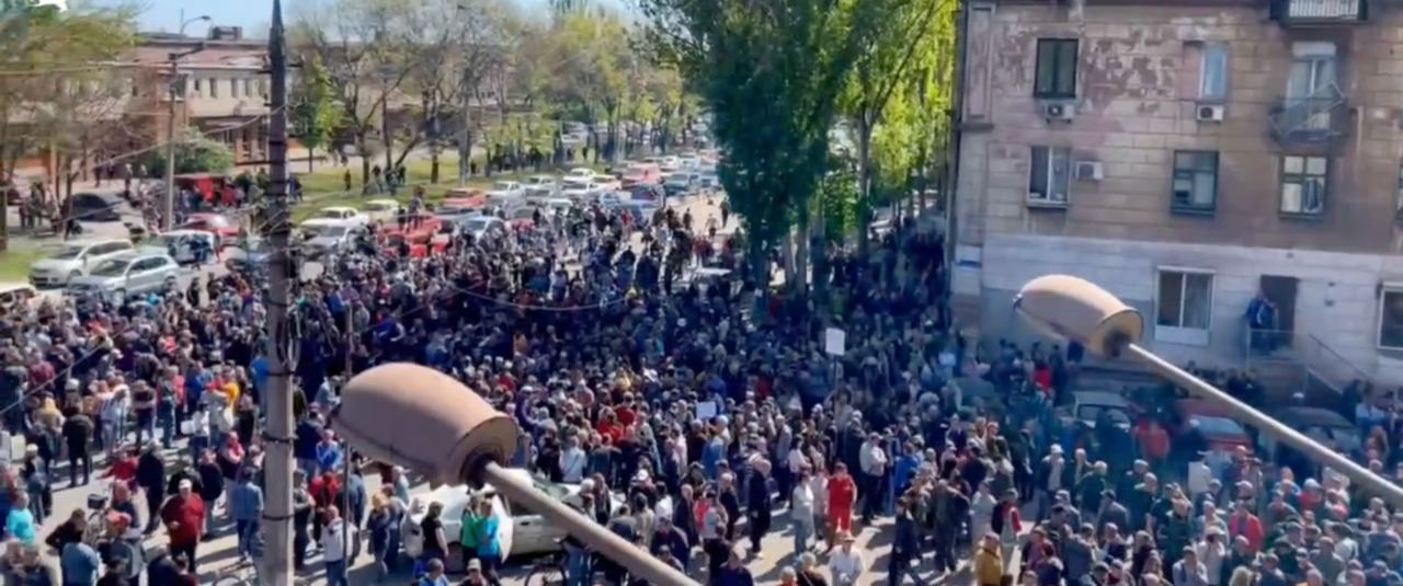 В Мариуполе снимают сюжеты, как много людей рвется на работу в "ДНР" dqxikeidqxidqrant