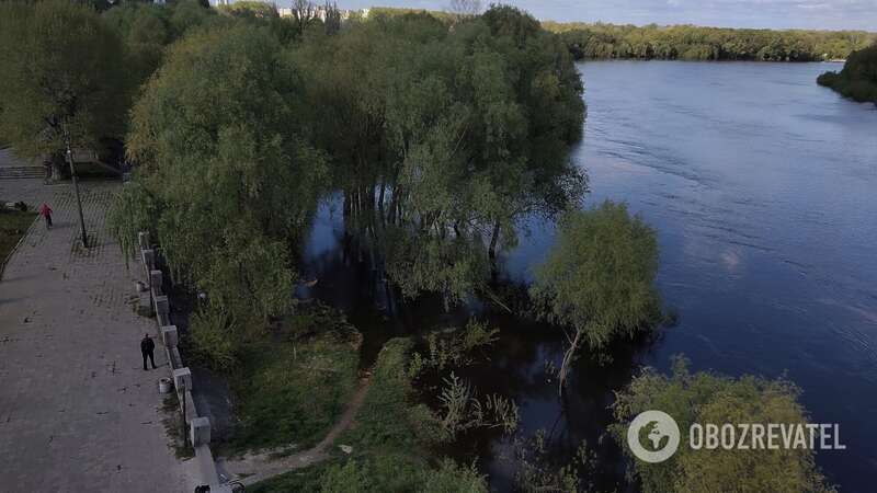 Разлив Десны в Чернигове. Вид с пешеходного моста