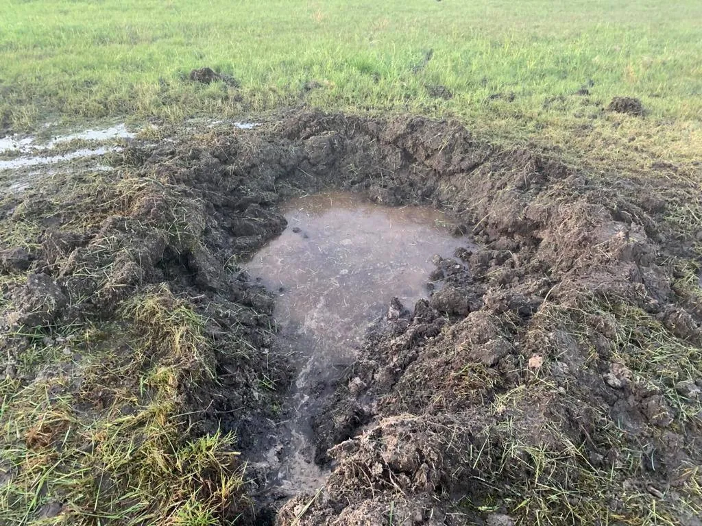 Воронка от вражеского снаряда dqxikeidqxidqeant