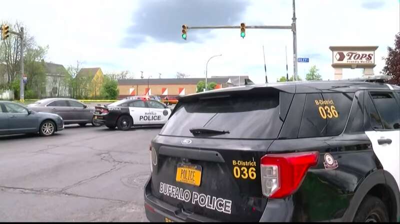 В Tops Friendly Market в Буффало открыли стрельбу dqxikeidqxiqqdant