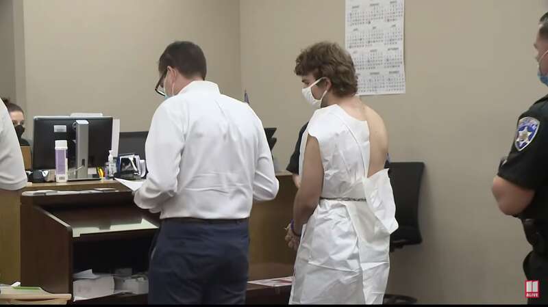 Подозреваемый Пэйтон Гендрон в зале суда