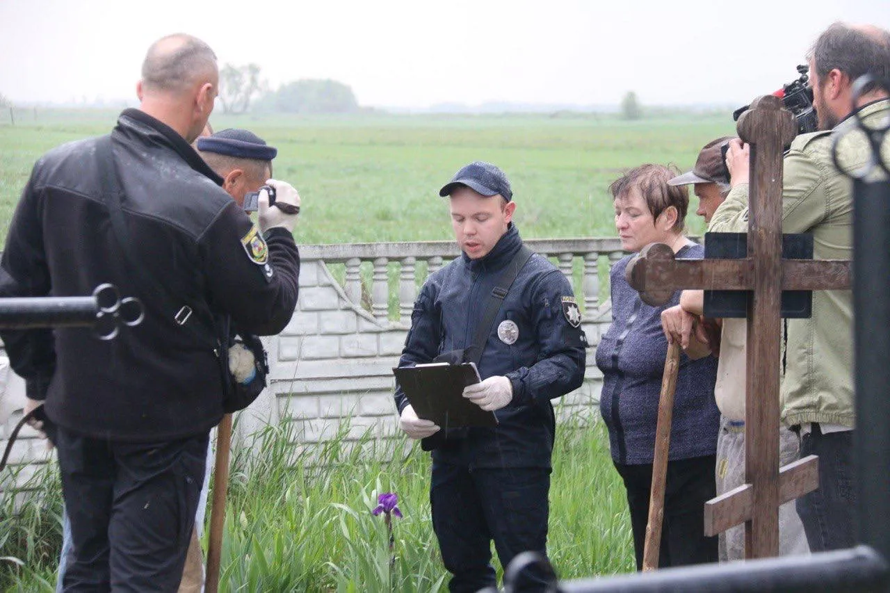 Правоохранители Киевщины провели эксгумацию тел