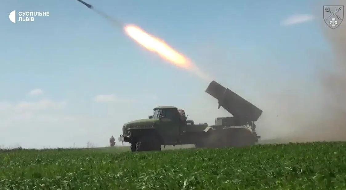 Работа РСЗО по позициям оккупантов. dqxikeidqxidqeant